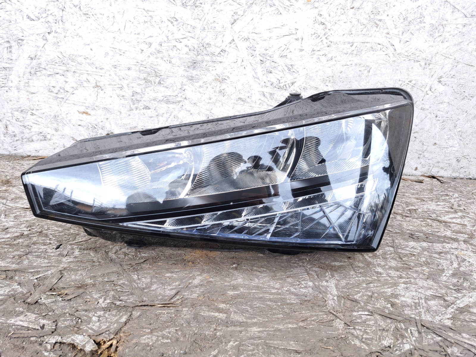 Skoda Scala světlomet levá originál, Skladem v EU — foto 2 z 6