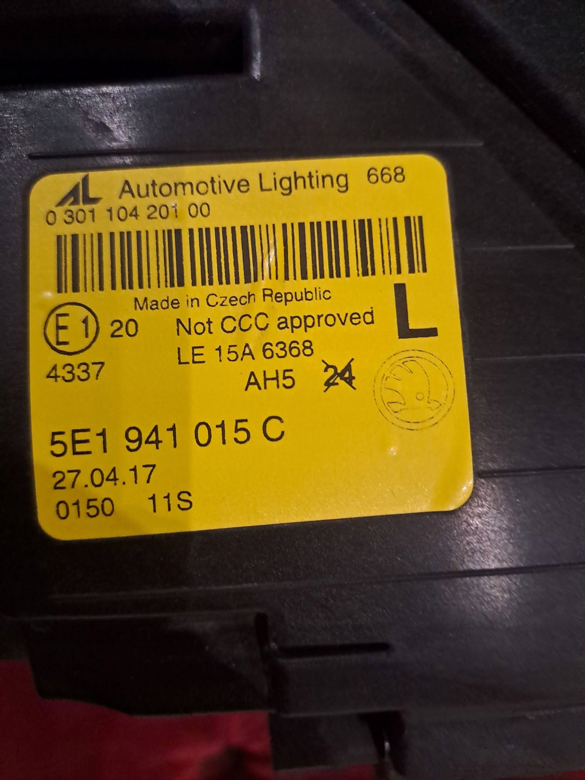 Skoda Octavia 3 světlomet levá přední, Skladem v EU — foto 4 z 4