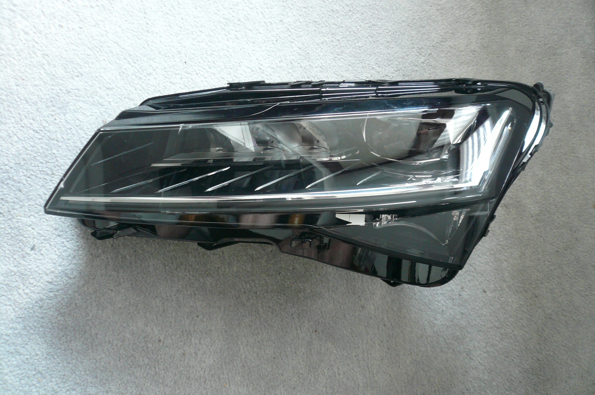 Skoda Superb Iii 3 Lift 3V1 světlomet levá přední Full Led světlomet Eu, dovoz Skladem v EU — foto 2 z 8