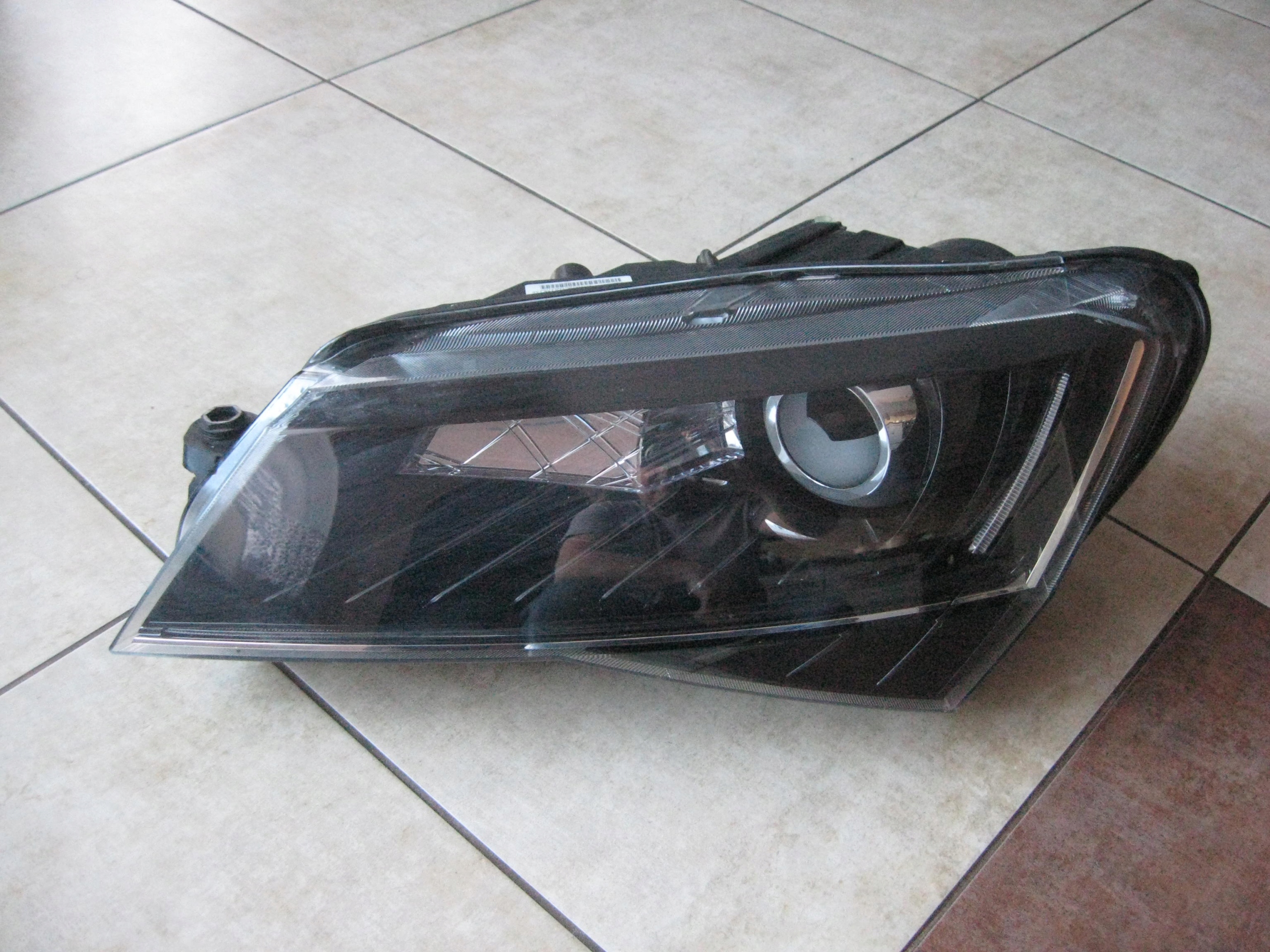 Skoda OE světlomet, Skladem v EU — foto 2 z 7