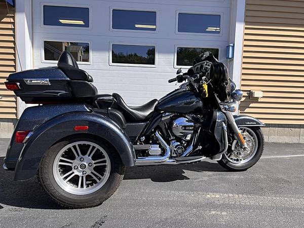 2015 Harley-Davidson, dovoz USA — foto 1 z 12 2015 Harley-Davidson, dovoz USA — foto 1 z 12