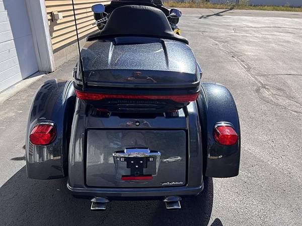 2015 Harley-Davidson, dovoz USA — foto 9 z 12