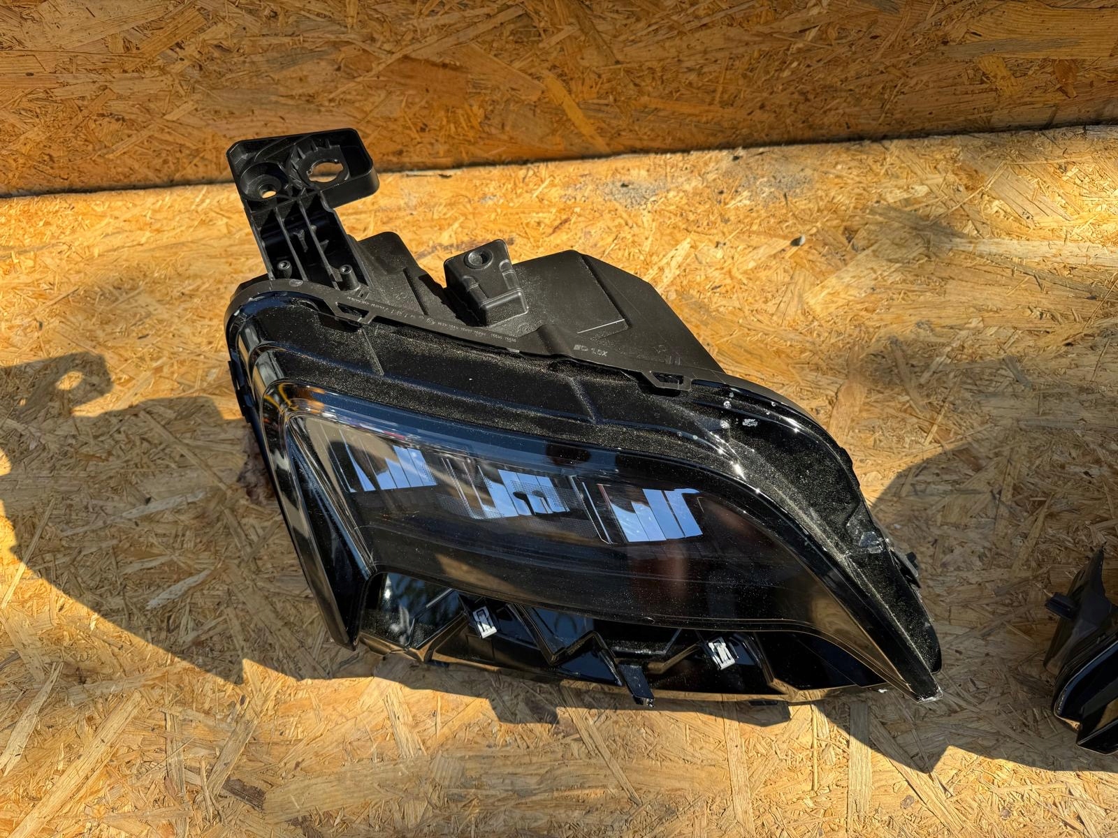 Renault V 5 komplet Lamp světlomety přední LED levá pravá originál Eu, dovoz Skladem v EU — foto 6 z 9