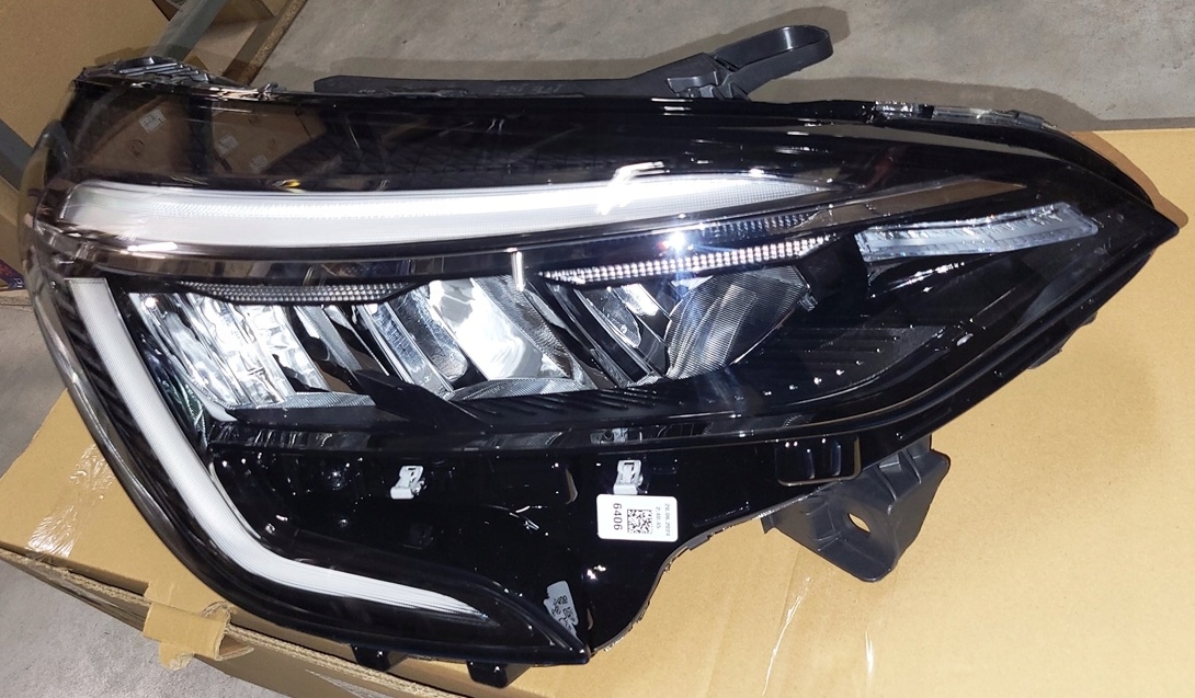 světlomet pravý Renault Clio V LED PURE VISION 260104922R, Skladem v EU — foto 4 z 15