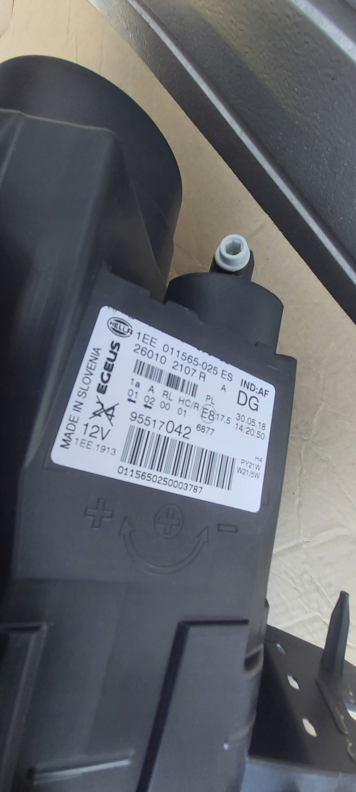 přední světlomet na Opel Vivaro 2014-2019 95517042 pravá, Skladem v EU — foto 10 z 10