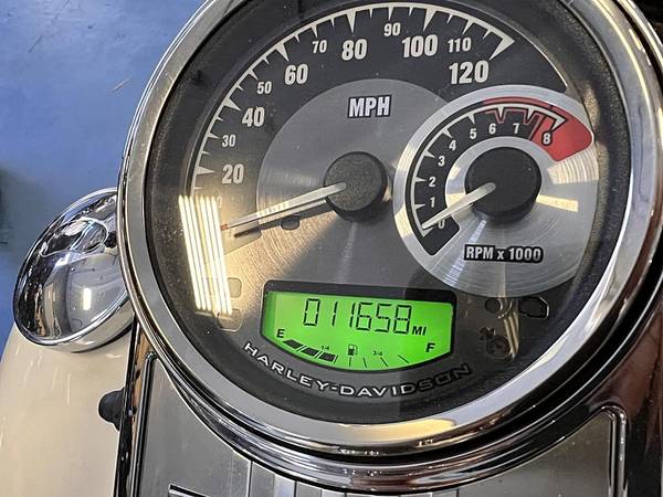 2012 Harley-Davidson, dovoz USA — foto 11 z 12