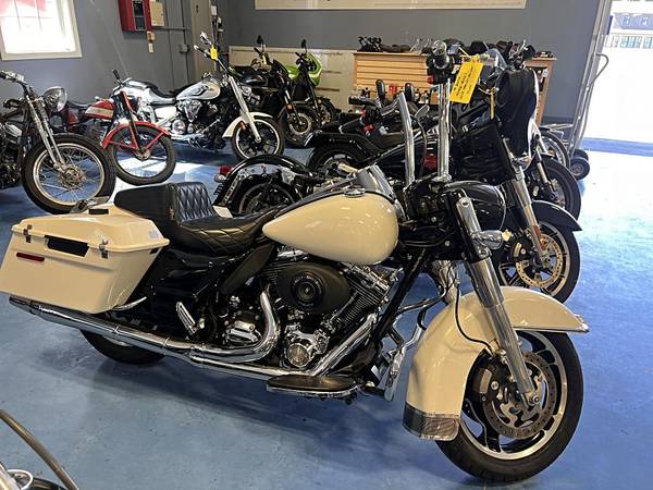 2012 Harley-Davidson, dovoz USA — foto 2 z 12
