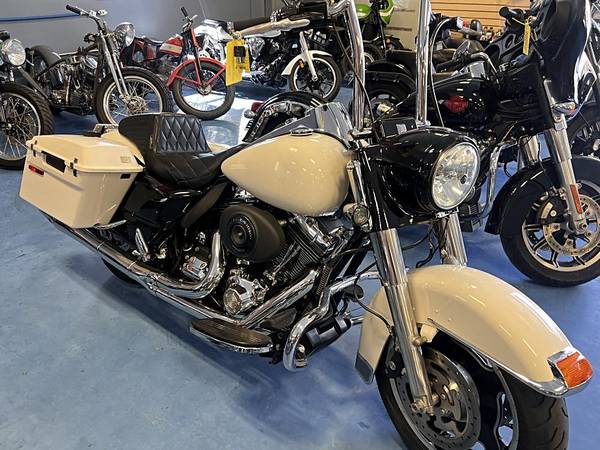 2012 Harley-Davidson, dovoz USA — foto 3 z 12