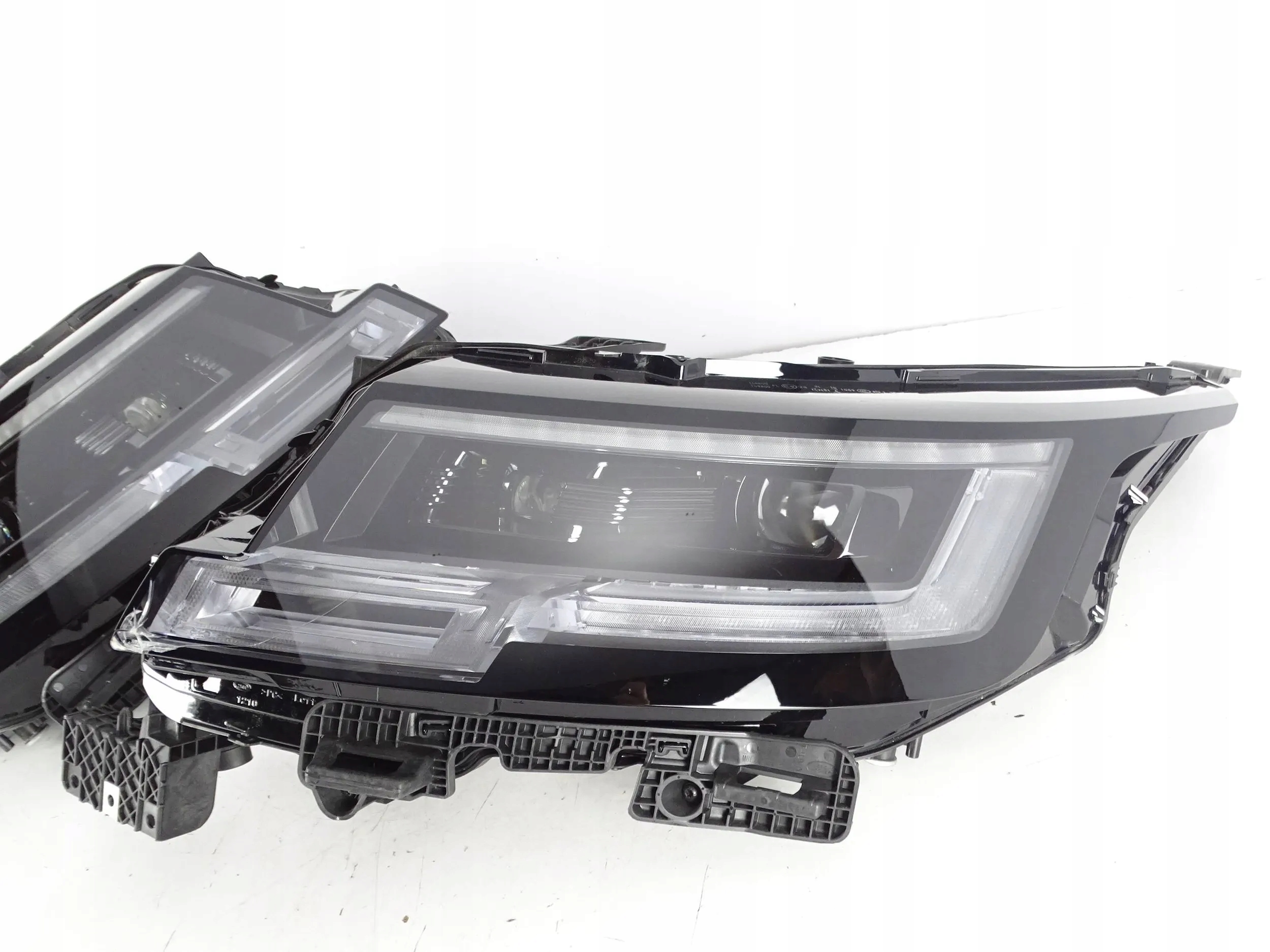 světlomet přední levá Range Rover V L460 M8e2-13w030-hk, Skladem v EU — foto 2 z 13