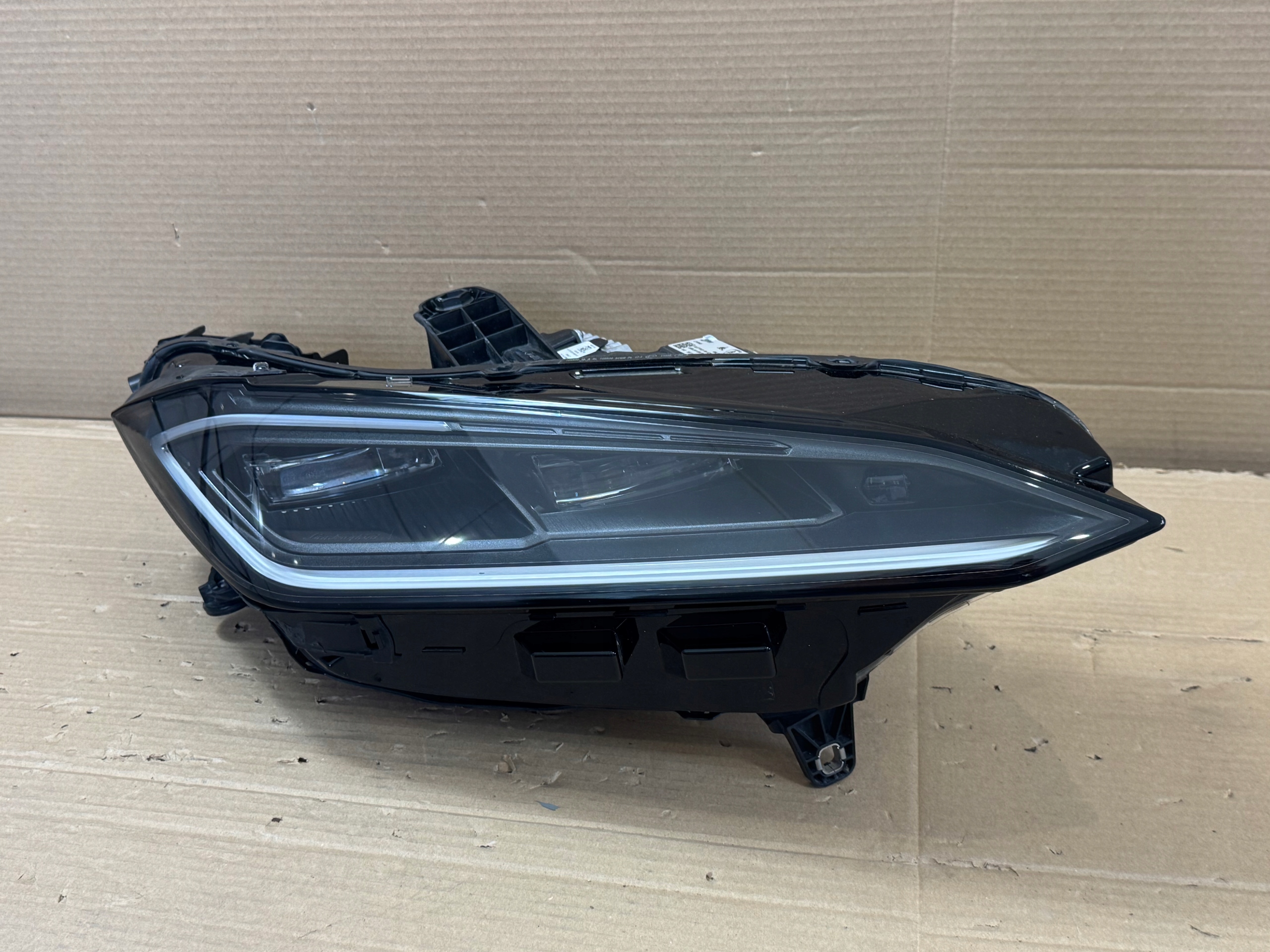 Lamborghini Urus Se 4ml světlomet FULL LED pravá 4ml941036f, dovoz Skladem v EU — foto 2 z 15