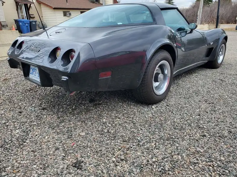 1979 Chevrolet Corvette Automatic, šedá, 75 000 km, dovoz Kanada — foto 2 z 7