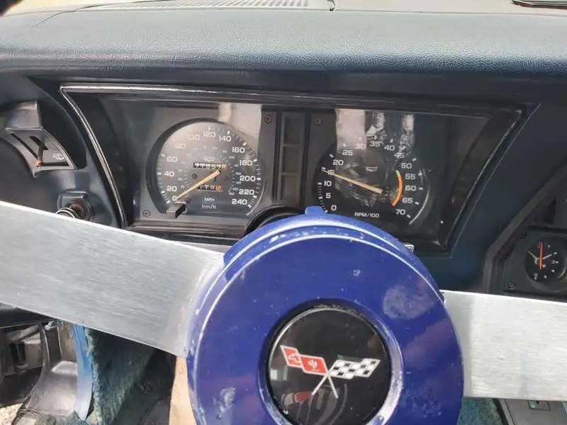 1979 Chevrolet Corvette Automatic, šedá, 75 000 km, dovoz Kanada — foto 5 z 7
