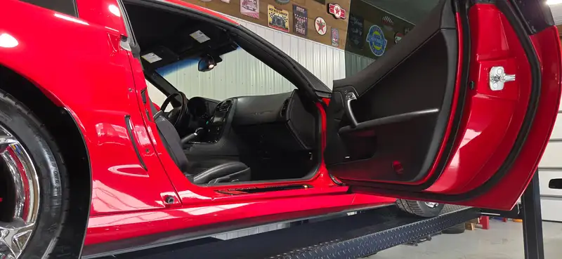 2010 Chevrolet Corvette, červená, 35 000 km, dovoz Kanada — foto 6 z 12