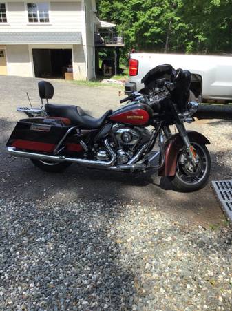 2010 Harley-Davidson, dovoz USA — foto 2 z 3