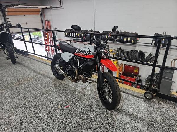 2022 Ducati, bílá, dovoz USA — foto 1