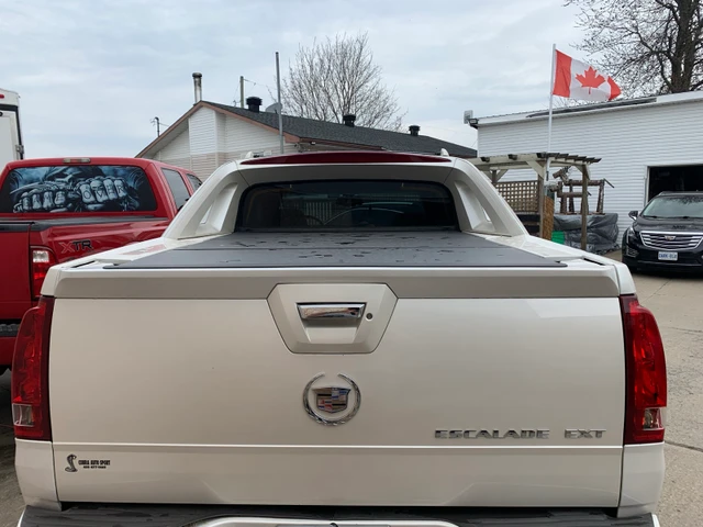 2003 Cadillac Escalade, 200 600 km, dovoz Kanada — foto 3 z 5
