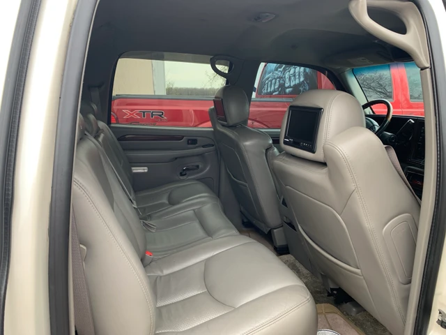 2003 Cadillac Escalade, 200 600 km, dovoz Kanada — foto 4 z 5