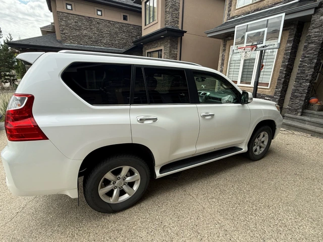 2011 Lexus Gx, bílá, 296 000 km, dovoz Kanada — foto 3 z 5