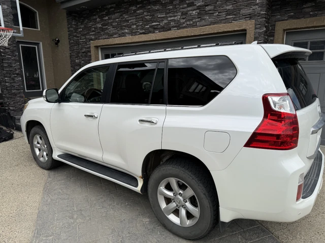 2011 Lexus Gx, bílá, 296 000 km, dovoz Kanada — foto 4 z 5