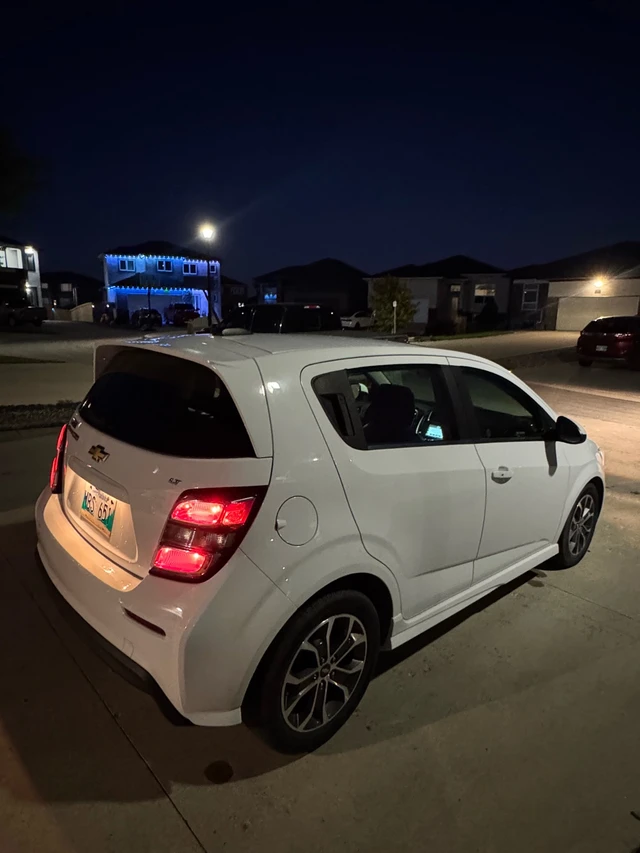 2017 Chevrolet Sonic, 87 604 km, dovoz Kanada — foto 3 z 5