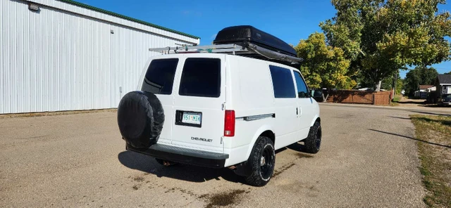 2003 Chevrolet Astro, 144 000 km, dovoz Kanada — foto 2 z 5