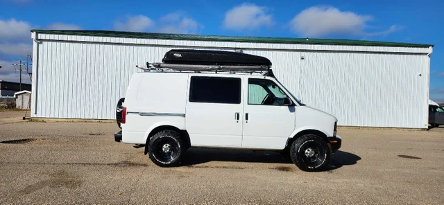 2003 Chevrolet Astro, 144 000 km, dovoz Kanada — foto 3 z 5