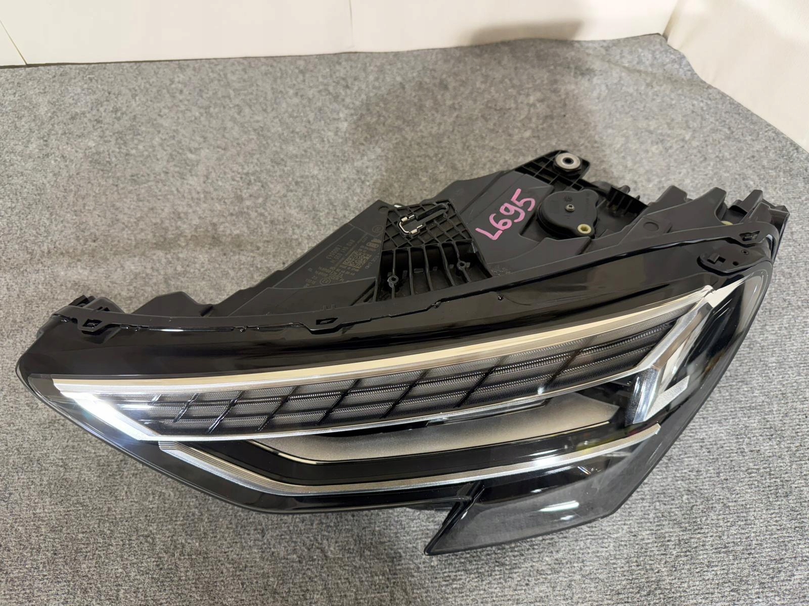 Světlomet 8Y0941035H — Audi S3, Skladem v EU — foto 5 z 14