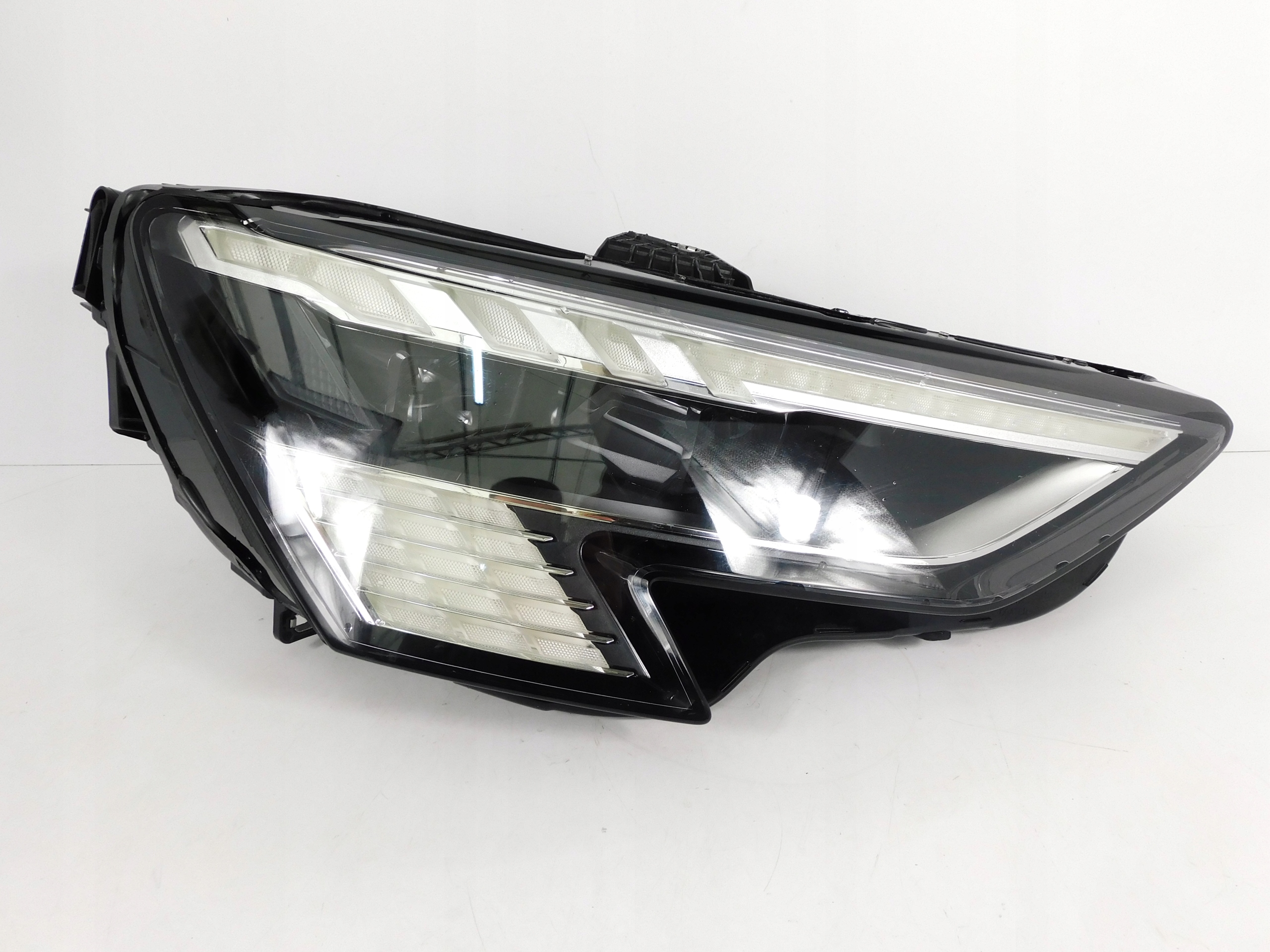 světlomet pravá přední MATRIX AUDI A3 8Y FULL LED, Skladem v EU — foto 3 z 7
