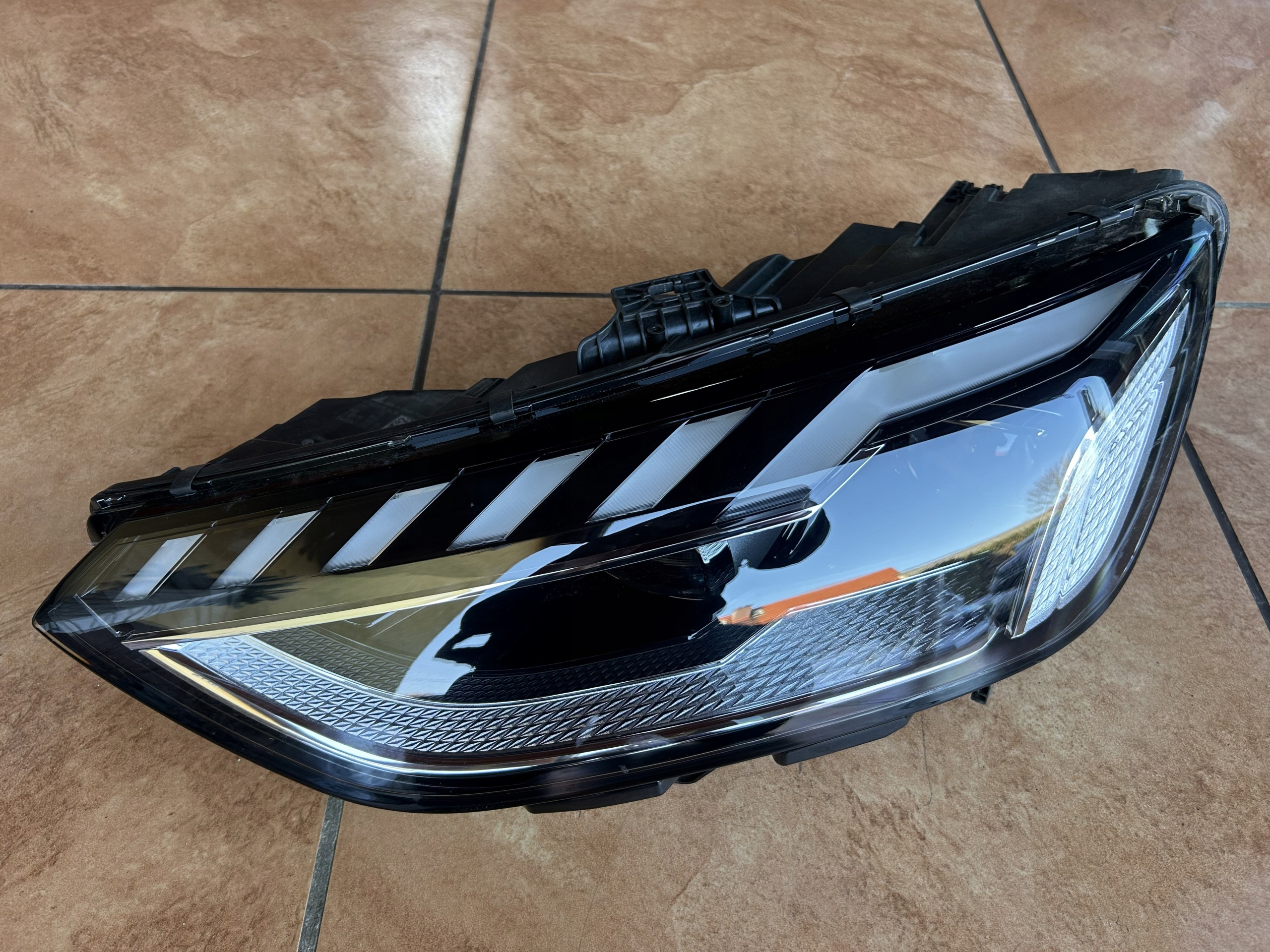 Světlomet — Audi RS4, Skladem v EU — foto 3 z 11