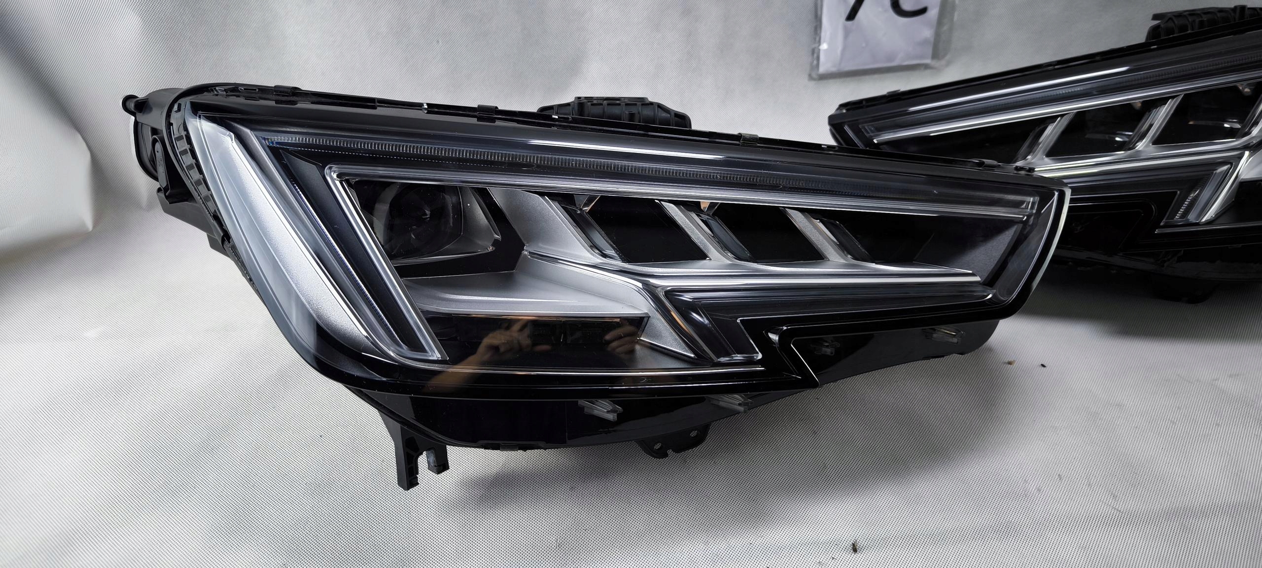Audi A4 B9 FULL LED Matrix komplet levý i pravý světlomet 8w0941783 8w0941784, Skladem v EU — foto 3 z 10