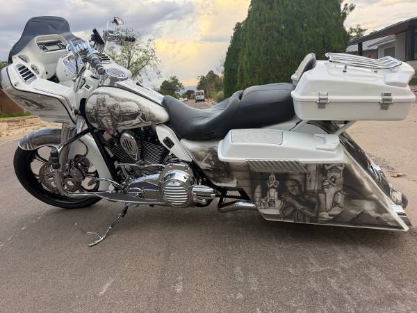2011 Harley-Davidson, dovoz USA — foto 8 z 12