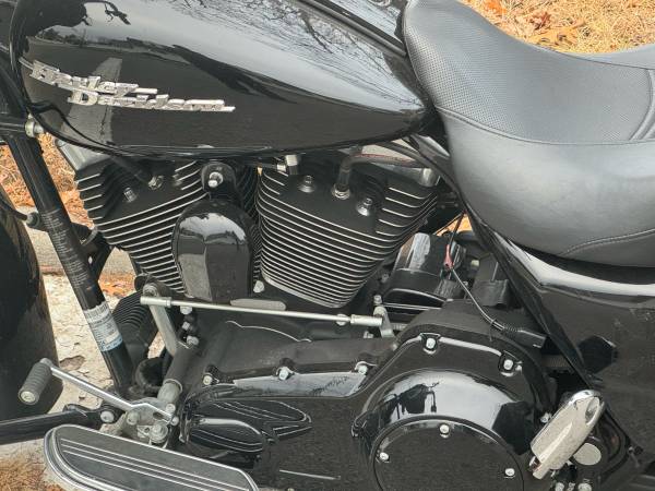 2010 Harley-Davidson, dovoz USA — foto 2 z 10