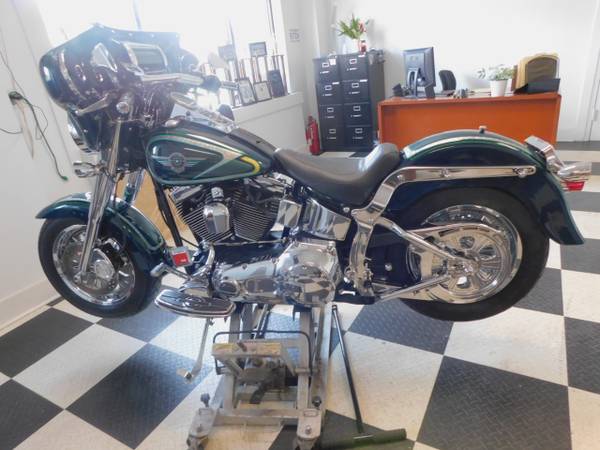 2002 Harley-Davidson, dovoz USA — foto 3 z 12