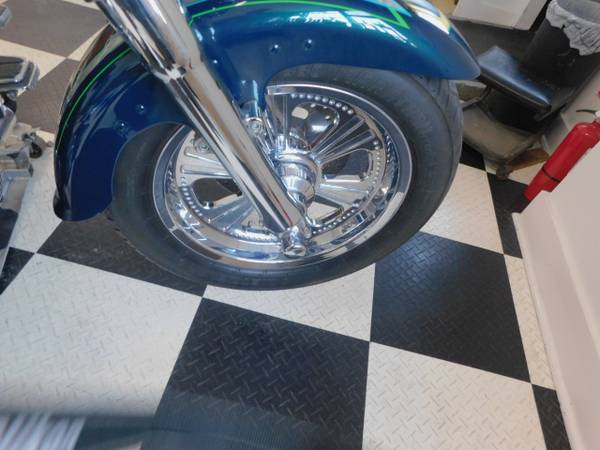 2002 Harley-Davidson, dovoz USA — foto 9 z 12