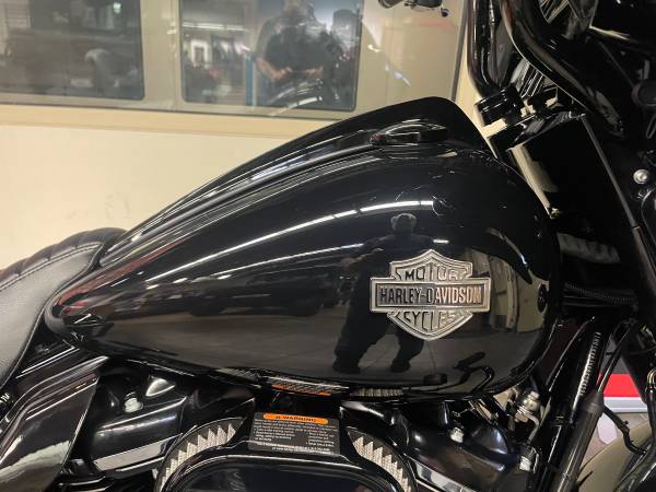 2023 Harley-Davidson, černá, dovoz USA — foto 5 z 12