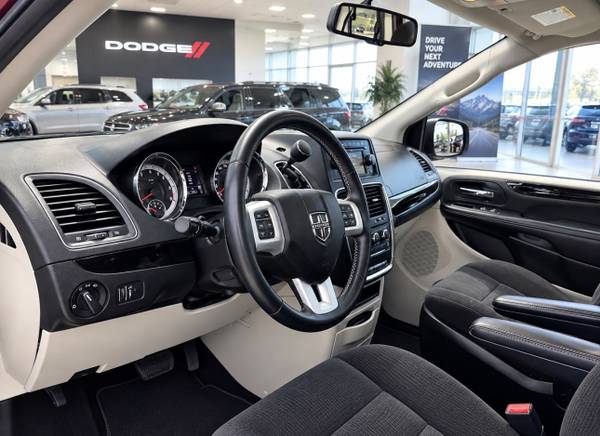 2016 Dodge, dovoz Kanada — foto 11 z 12