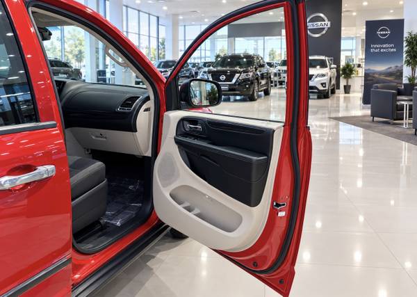 2016 Dodge, dovoz Kanada — foto 6 z 12