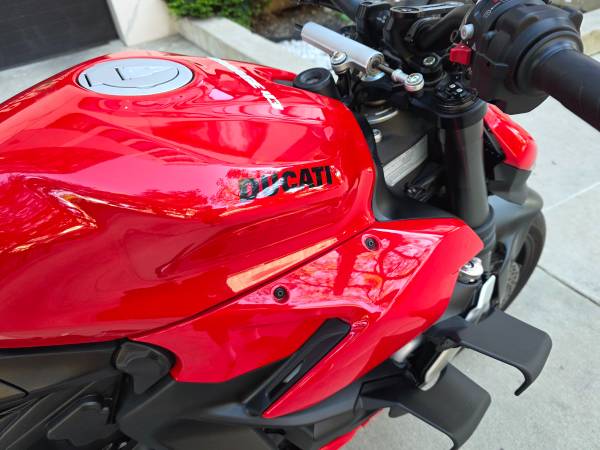 2022 Ducati, dovoz USA — foto 5 z 10
