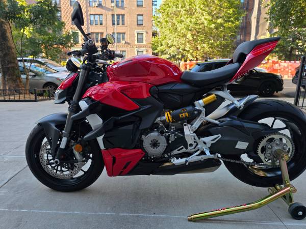 2022 Ducati, dovoz USA — foto 7 z 10