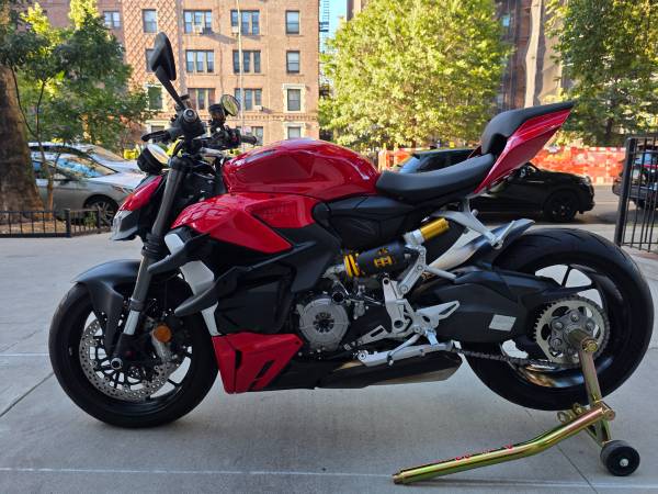 2022 Ducati, dovoz USA — foto 8 z 10