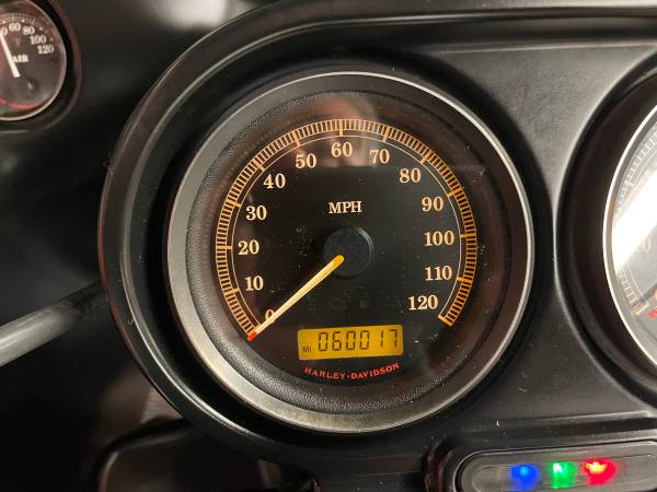 2013 Harley-Davidson, dovoz USA — foto 12 z 12