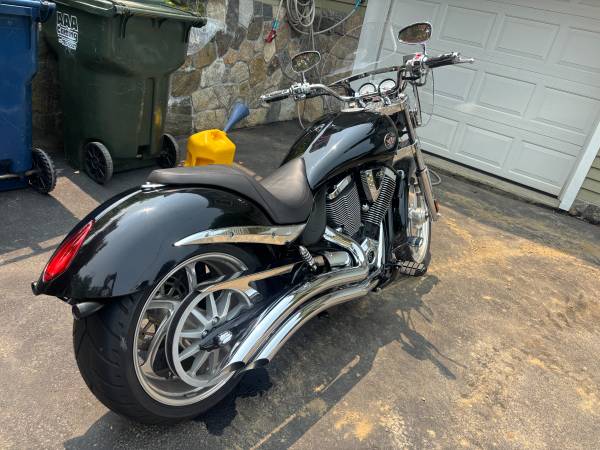 2007 Victory, dovoz USA — foto 2 z 5