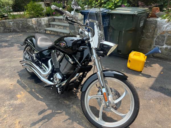 2007 Victory, dovoz USA — foto 3 z 5