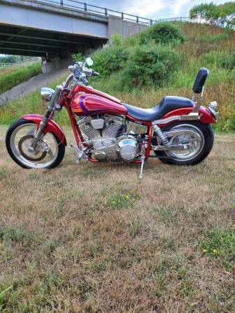 2000 Harley-Davidson, dovoz USA — foto 3 z 7