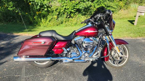 2014 Harley-Davidson, dovoz USA — foto 2 z 8
