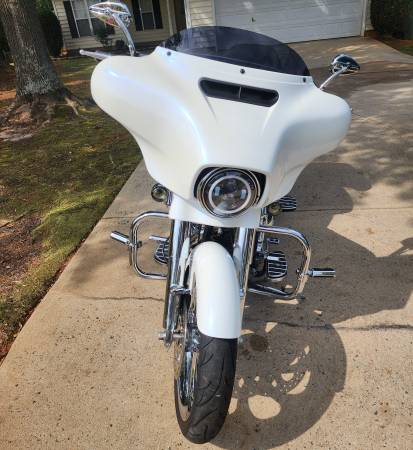 2016 Harley-Davidson, dovoz USA — foto 2 z 12
