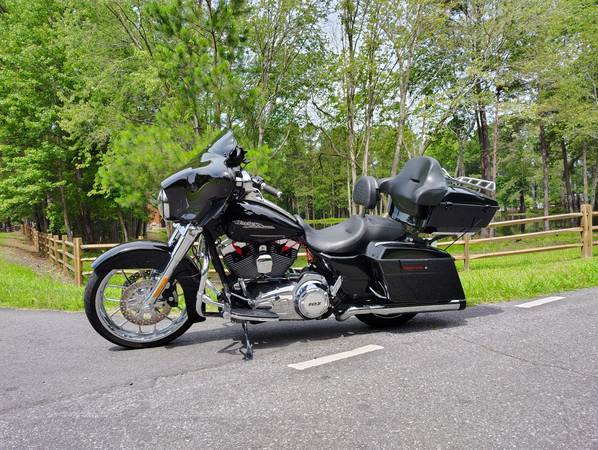 2012 Harley-Davidson, dovoz USA — foto 2 z 12