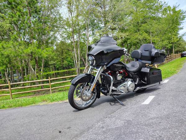 2012 Harley-Davidson, dovoz USA — foto 3 z 12
