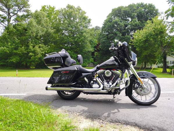 2012 Harley-Davidson, dovoz USA — foto 4 z 12