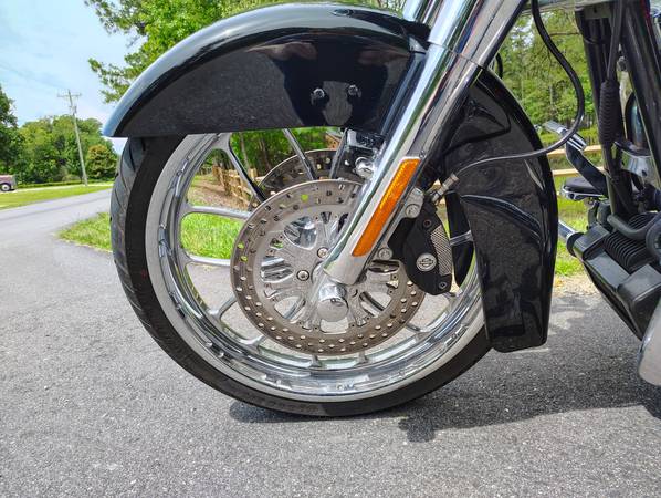 2012 Harley-Davidson, dovoz USA — foto 5 z 12